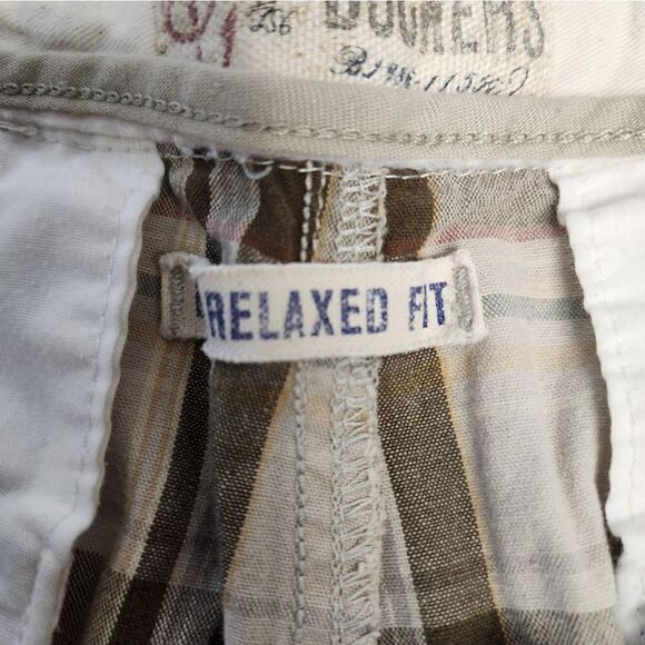 Dockers 36 Relaxed Fit cargo shorts. Tan with red, green and yellow plaid - Picture 3 of 7